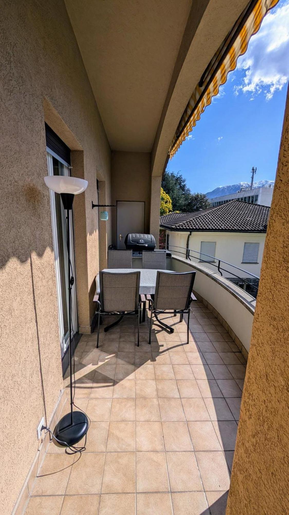 Locarno, Casa Pioda - Nahe Zentrum, Mit Balkon Und Parkplatz Exterior photo